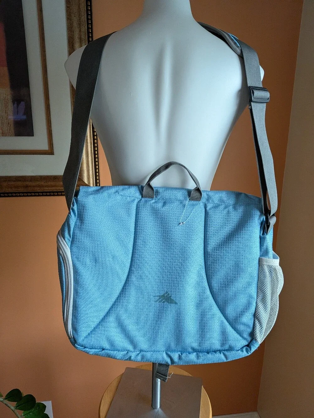 NEW High Sierra Light Blue and Gray Messenger Crossbody Bag